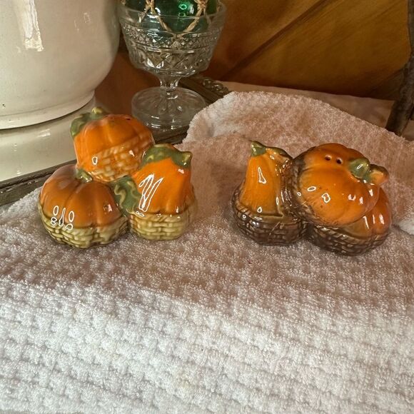Ceramic Pumpkin Salt and Pepper Shakers - Picture 2 of 4